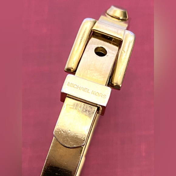 Michael Kors Women’s Gold Tone Astor Belt Motif Hinged Bangle Bracelet - Picture 8 of 8